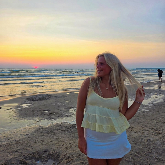 Meet your Posher, Madeleine - Picture 5 of 6